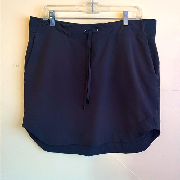 Athleta Dresses & Skirts - Athleta hiking skirt